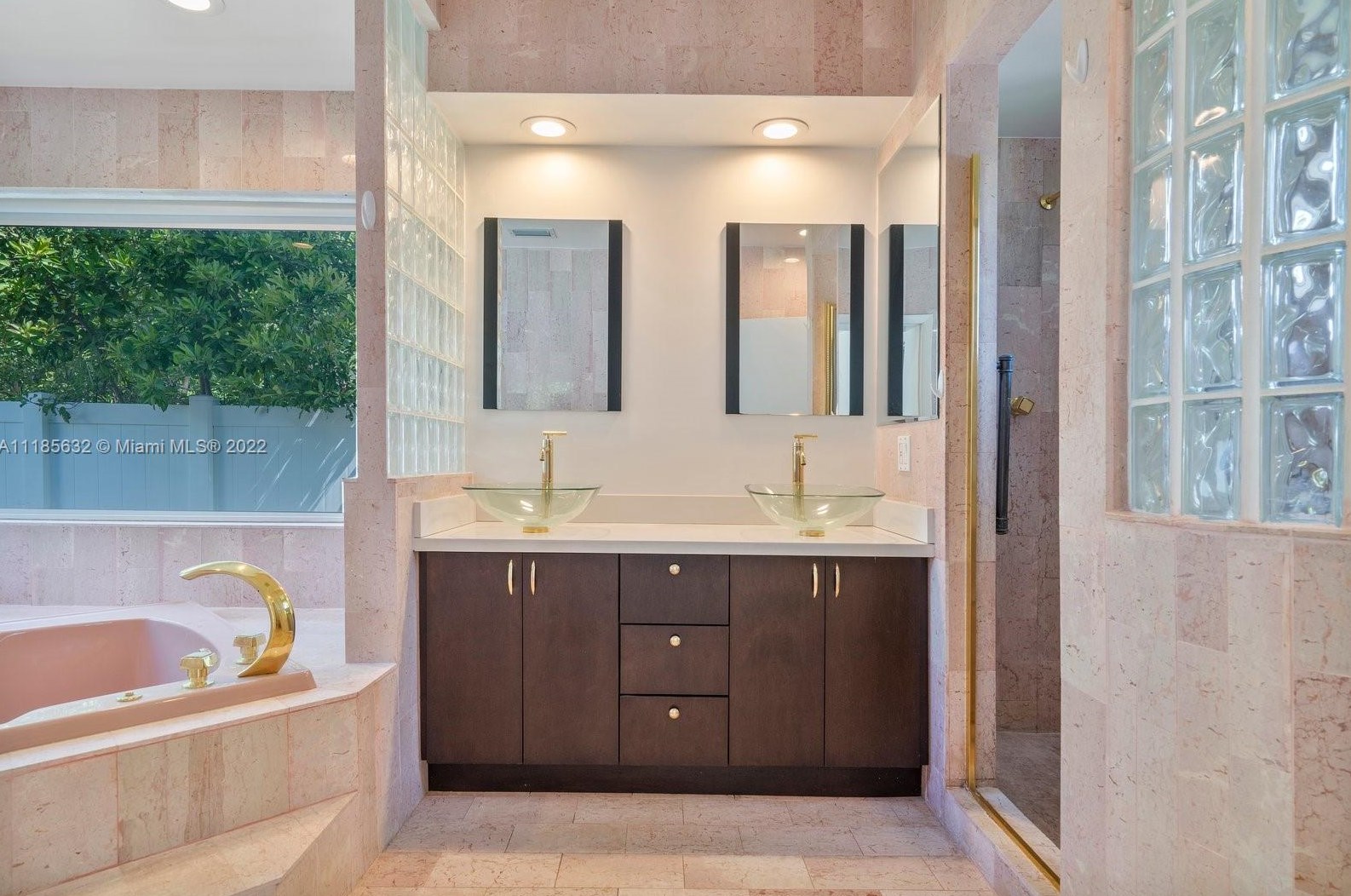 440 Dilido Dr, Miami FL  33139-1272 exterior