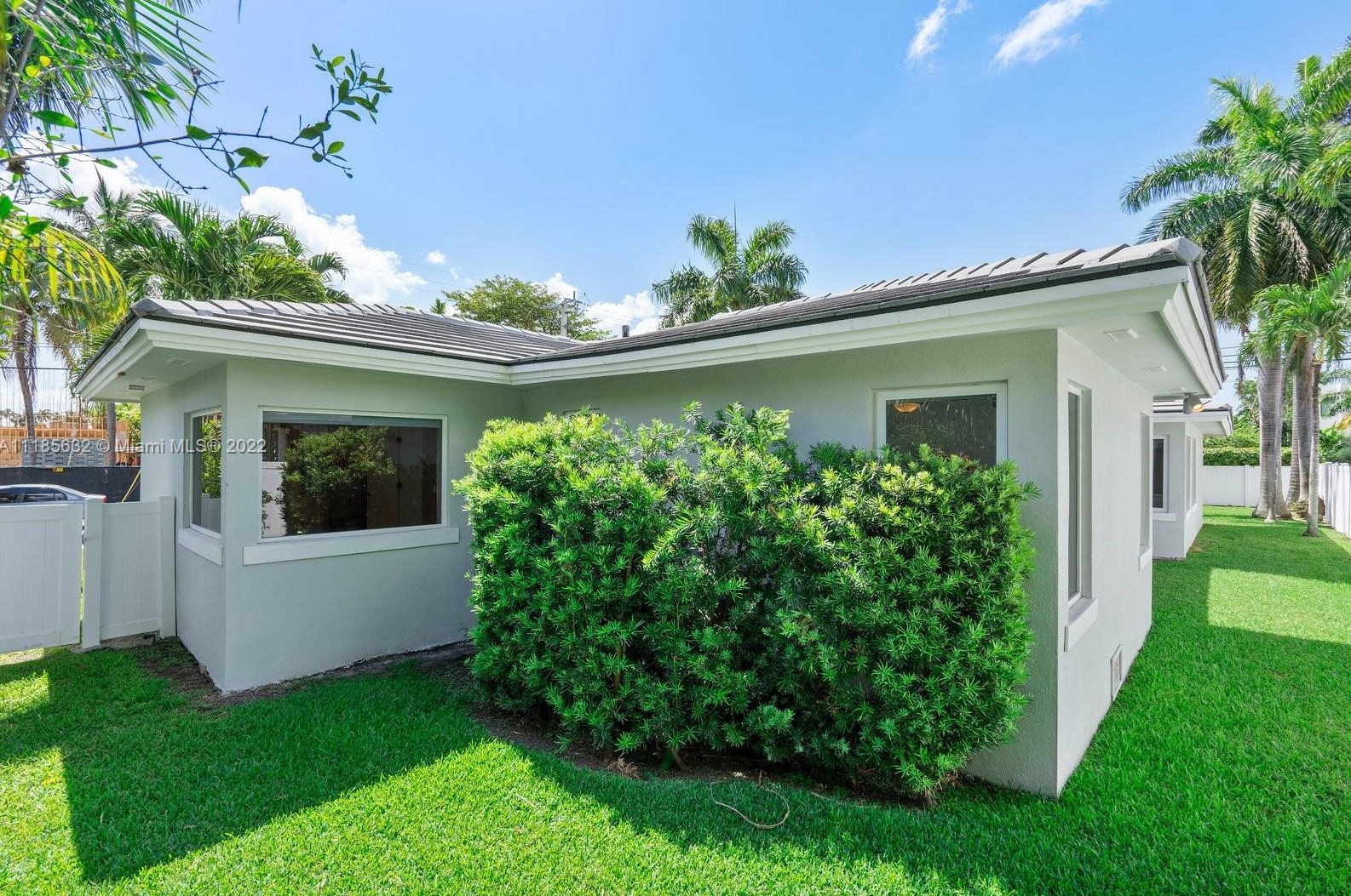 440 Dilido Dr, Miami FL  33139-1272 exterior