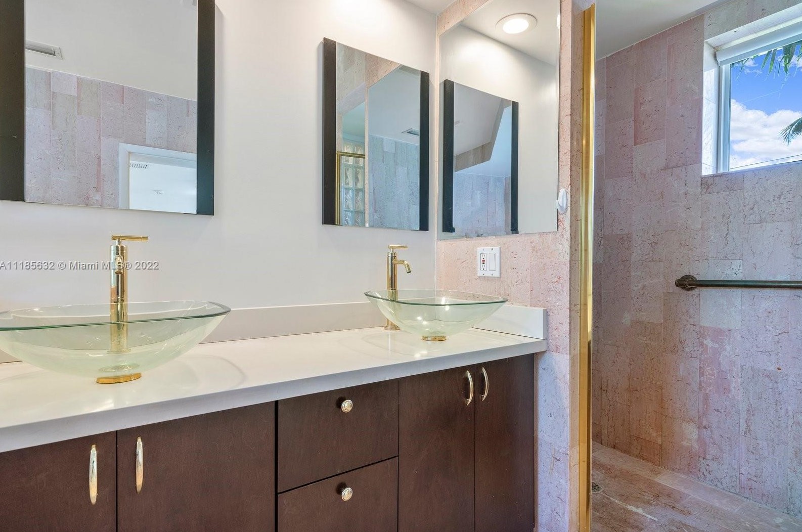 440 Dilido Dr, Miami FL  33139-1272 exterior