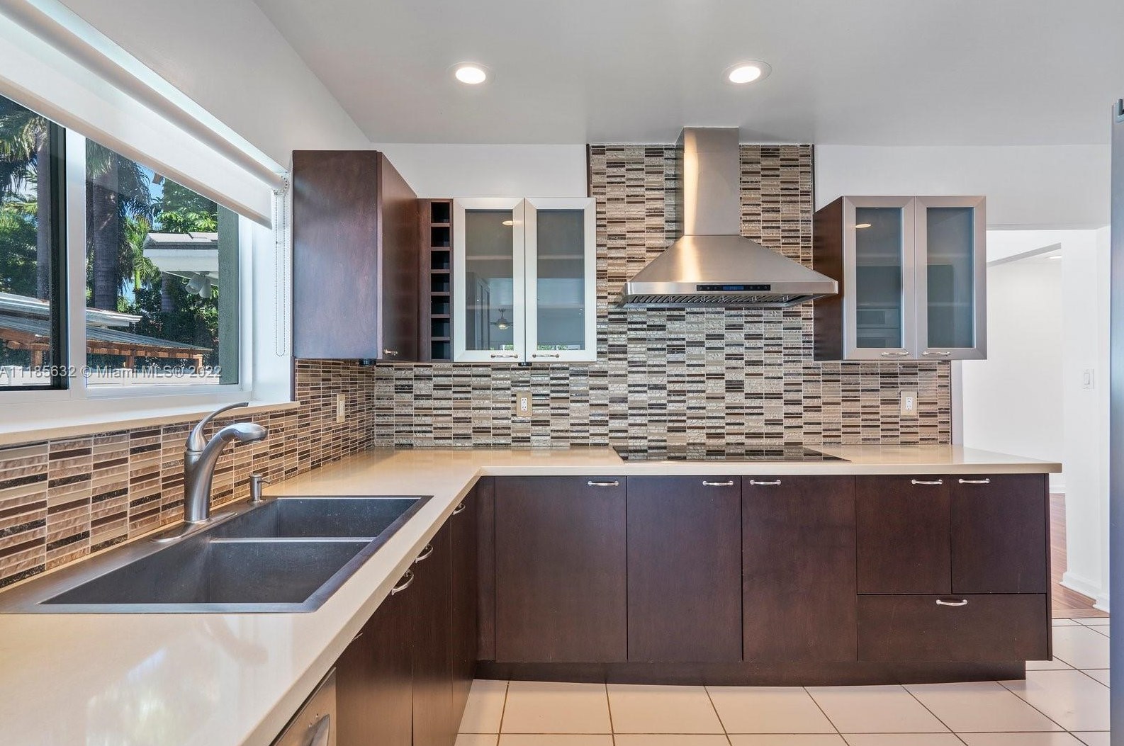 440 Dilido Dr, Miami FL  33139-1272 exterior