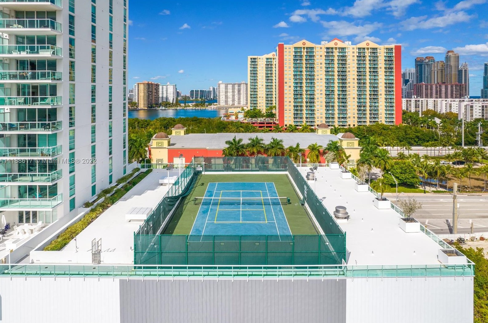 400 Sunny Isles Blvd, Miami FL 33160-4212 exterior