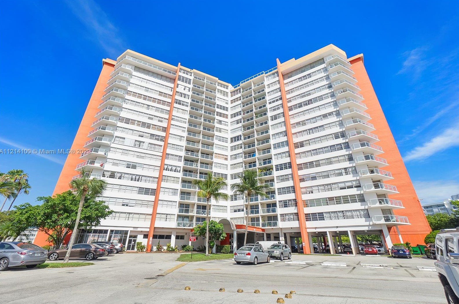 1351 Miami Gardens Dr, Miami FL 33179-4719 exterior