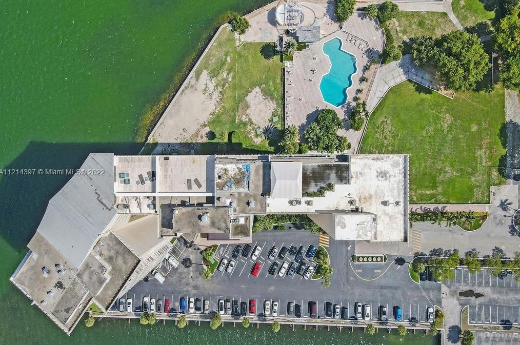 11111 Biscayne Blvd, Miami FL 33181-3494 exterior