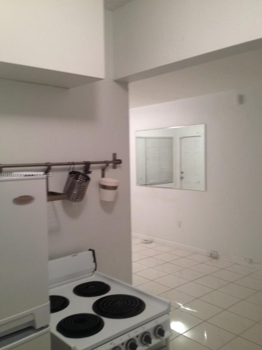 2430 25 Ter, Miami FL 33133-2007 exterior