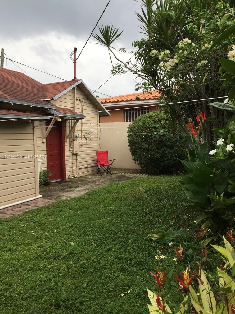 2430 25 Ter, Miami FL 33133-2007 exterior