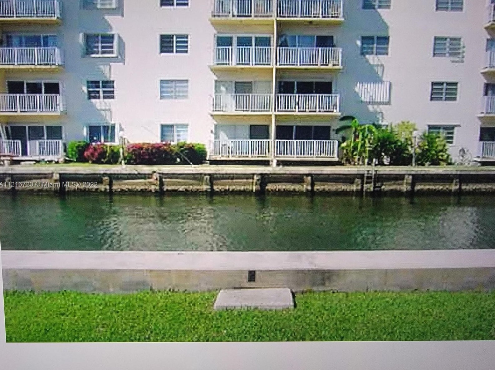 3923 166th St, Miami FL  33160-3882 exterior