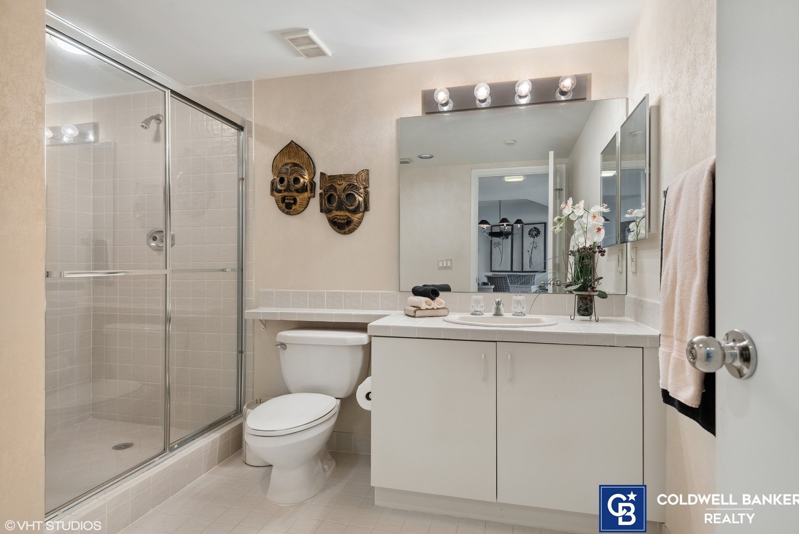 1000 Island Blvd, Miami FL 33160-4940 exterior