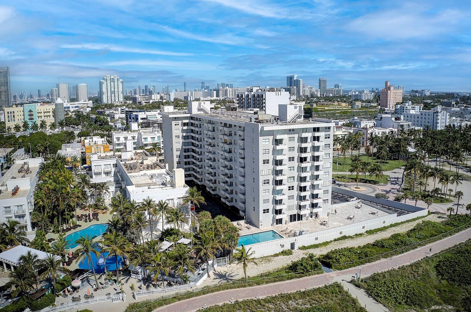 465 Ocean Dr, Miami FL 33139-6613 exterior