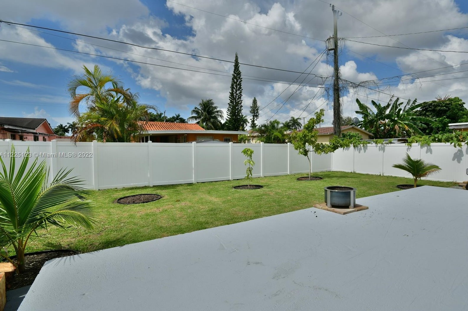 3240 14th Ter, Miami FL  33125-1806 exterior