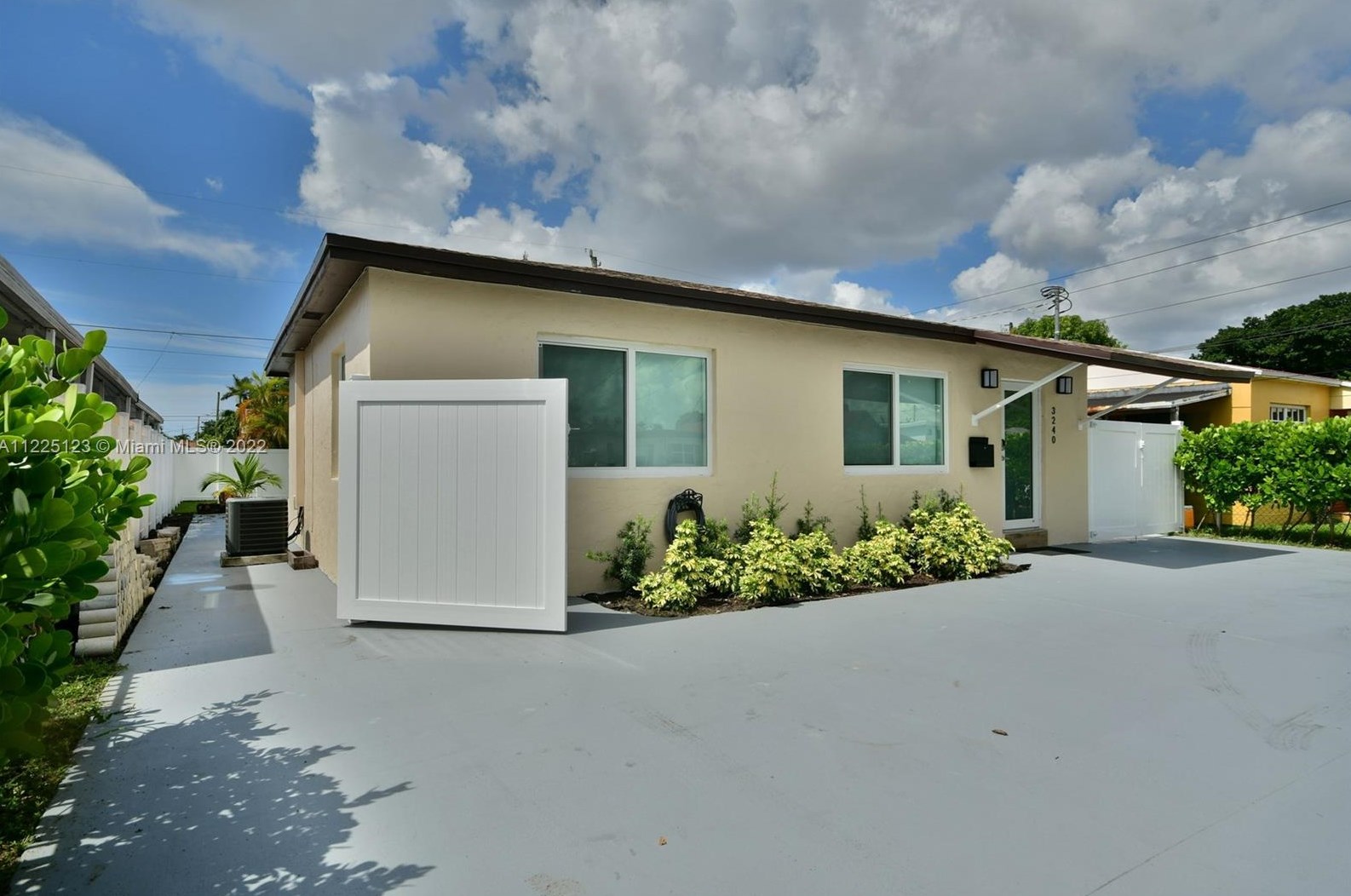 3240 14th Ter, Miami FL  33125-1806 exterior