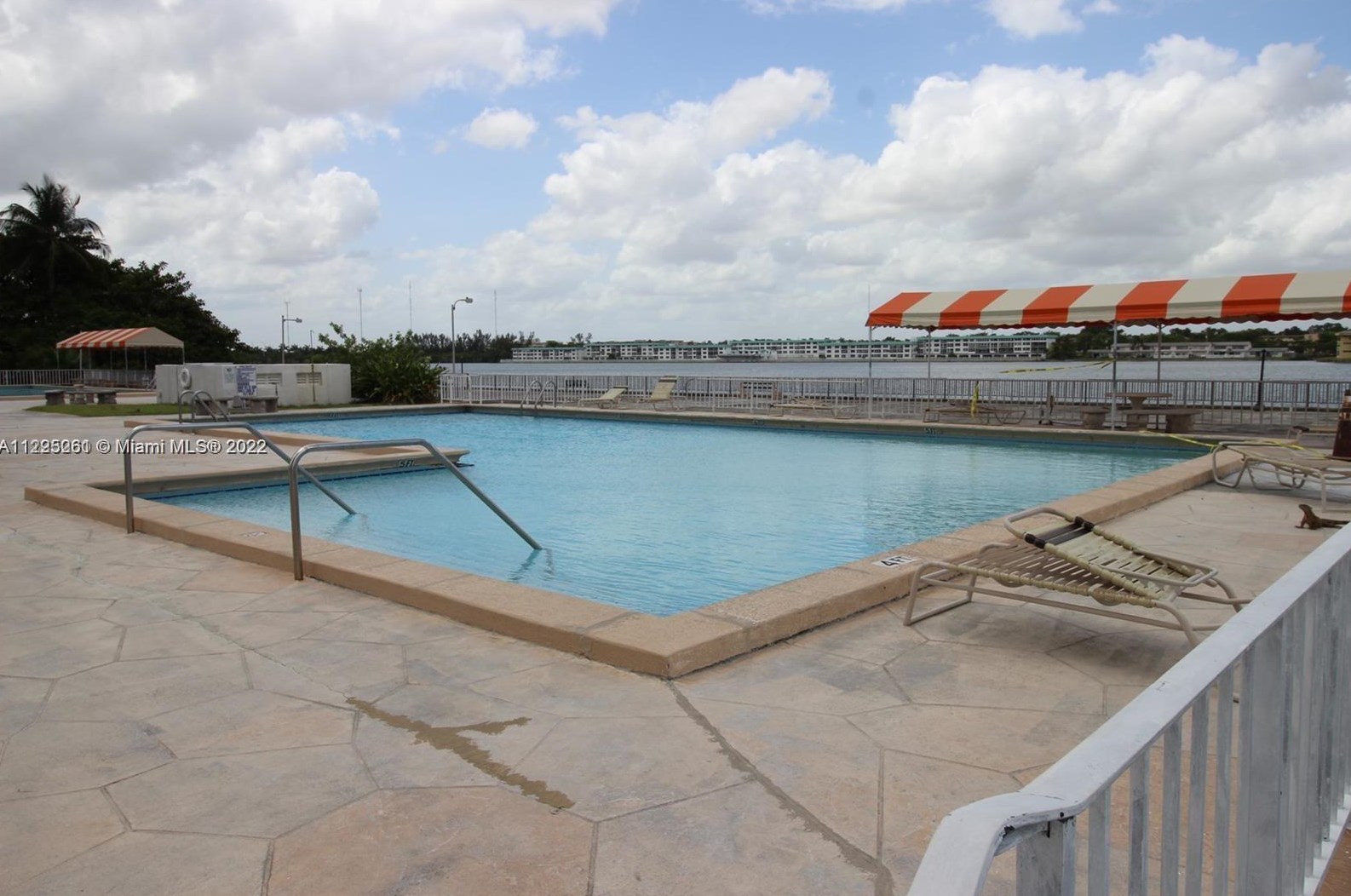 1351 Miami Gardens Dr, Miami FL 33179-4719 exterior