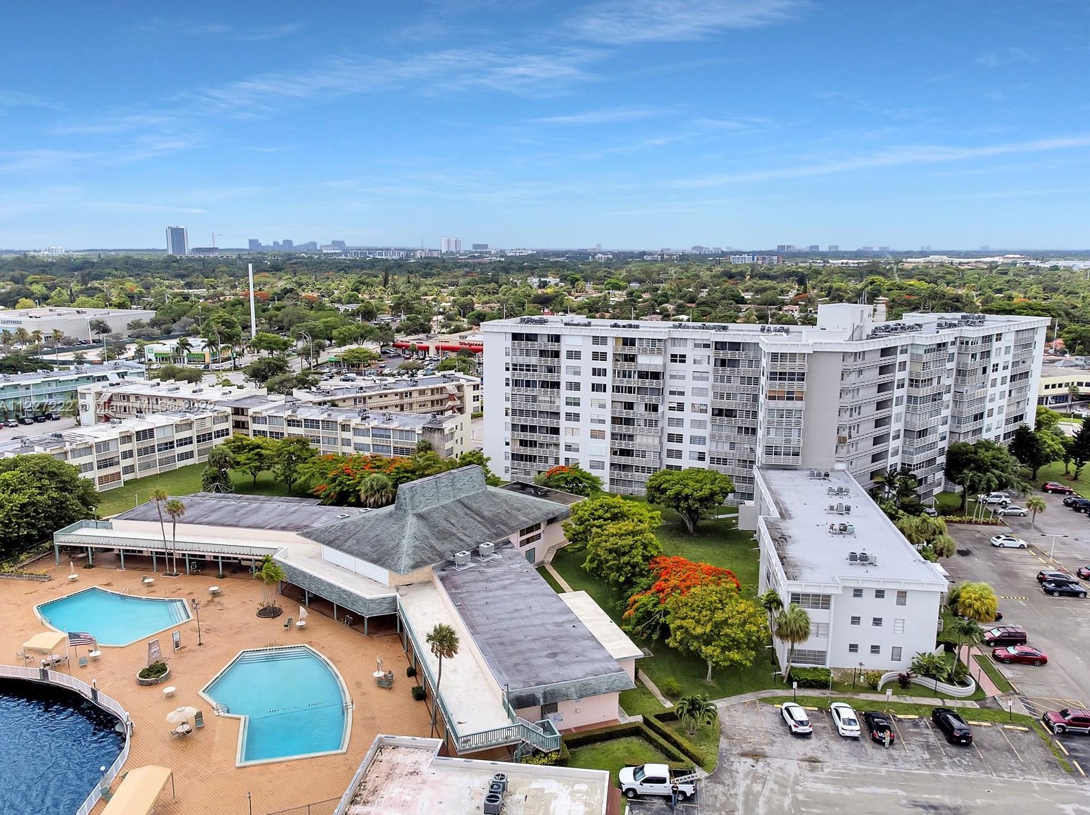 1401 Miami Gardens Dr, Miami FL 33179-4802 exterior