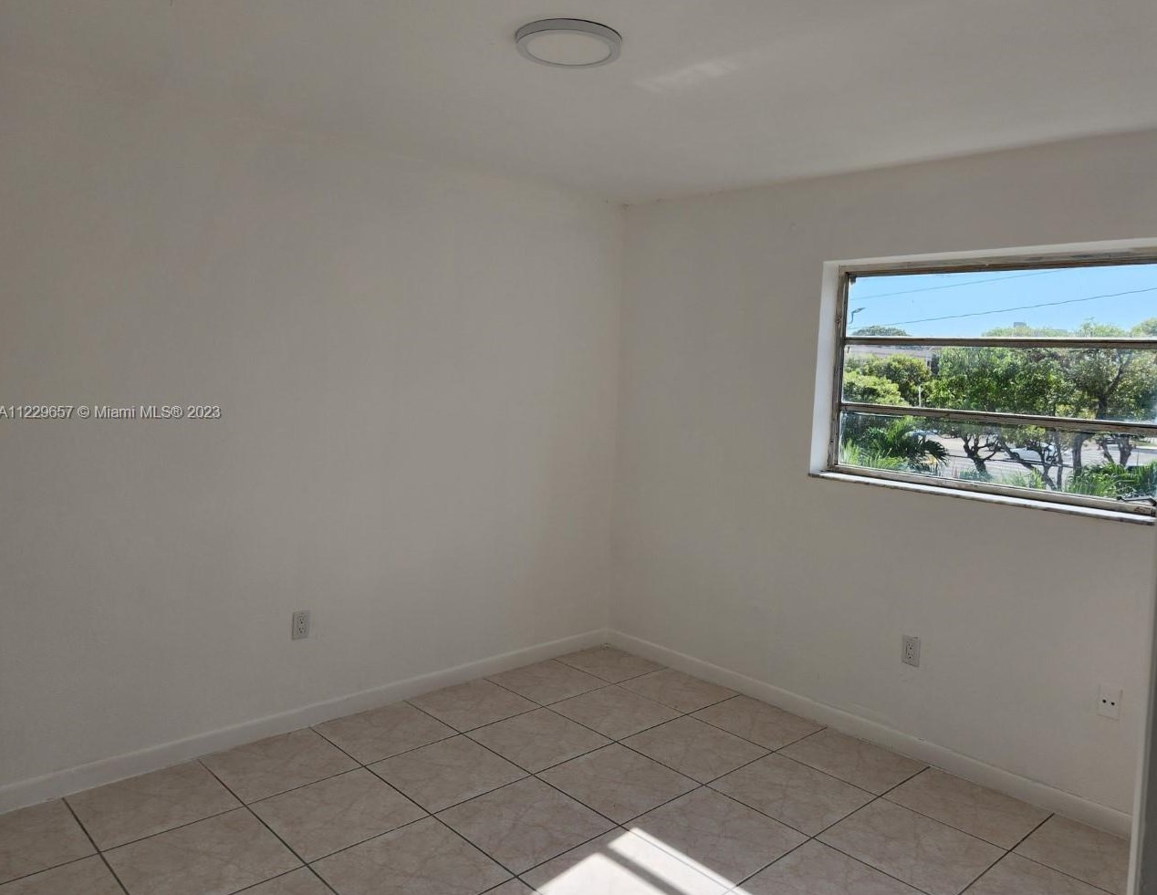 1337 1st St, Miami FL 33125-5679 exterior