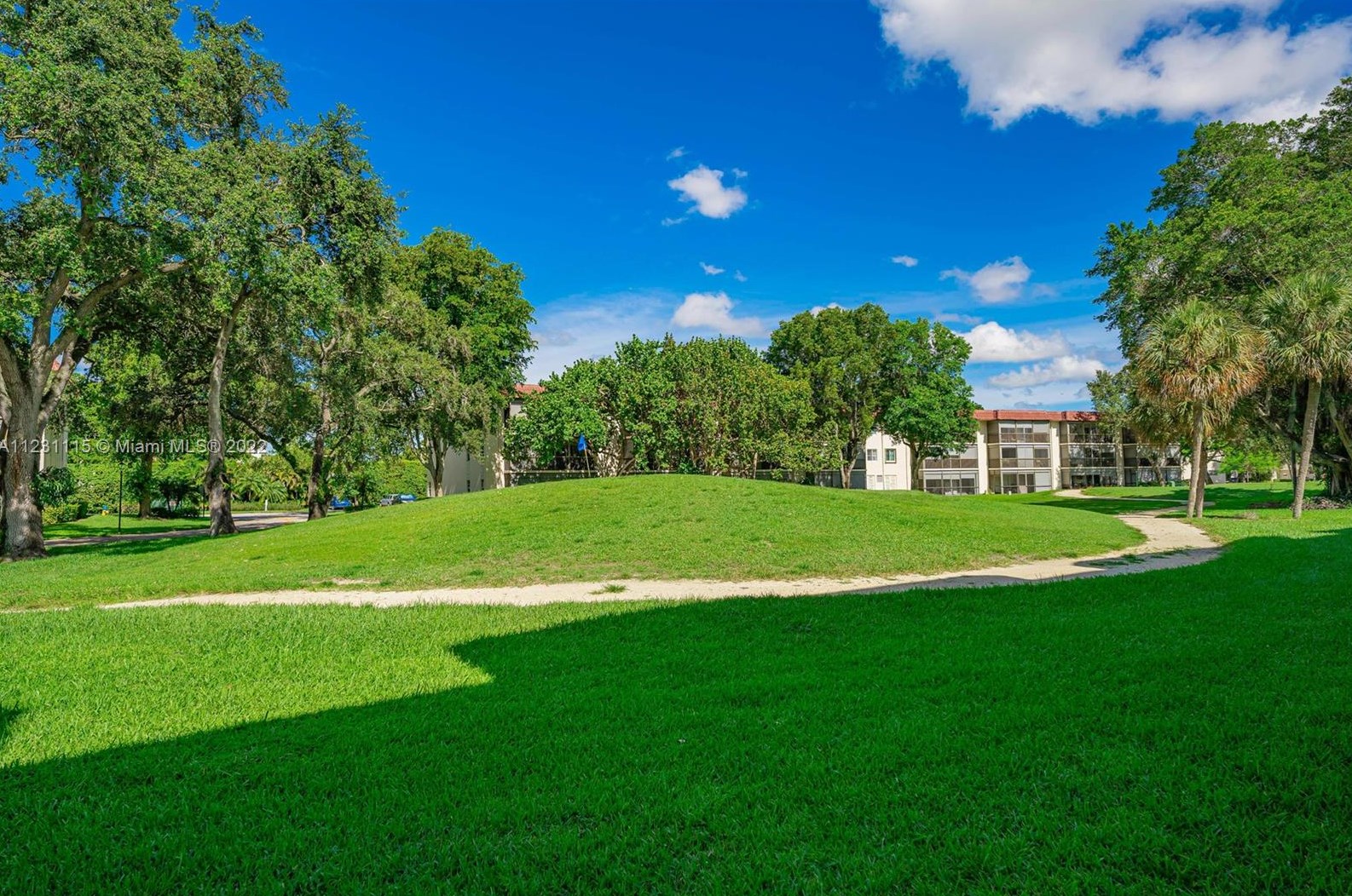 281 Hollybrook Dr, Hollywood FL  33025-1221 exterior