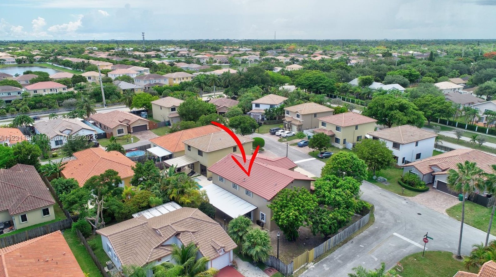 8646 207th Ter, Miami FL  33189-3838 exterior