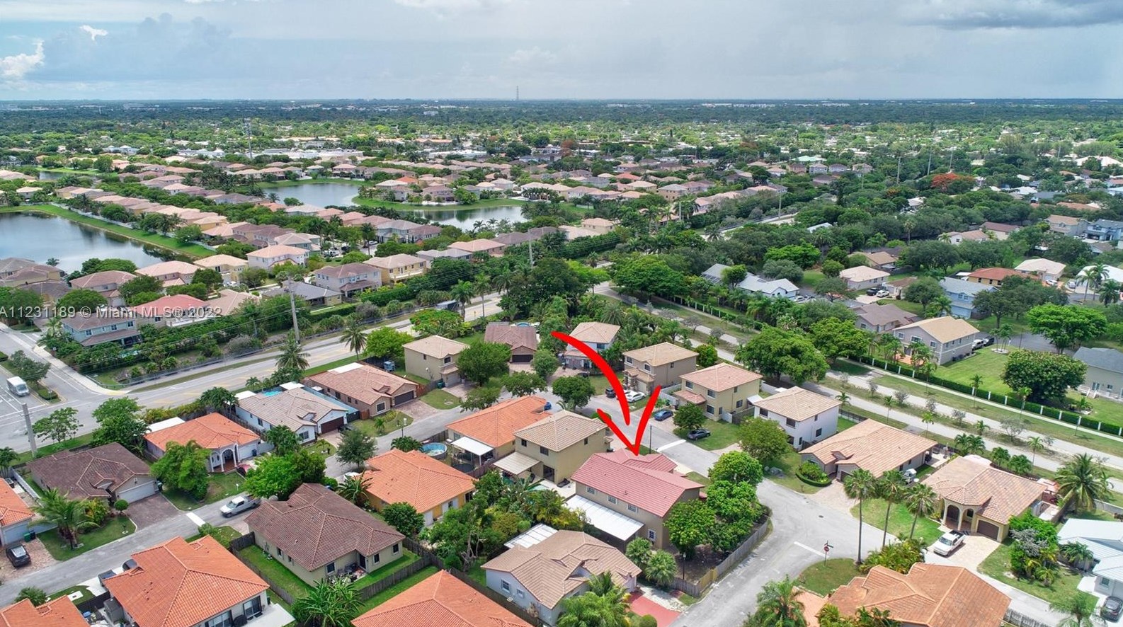 8646 207th Ter, Miami FL  33189-3838 exterior