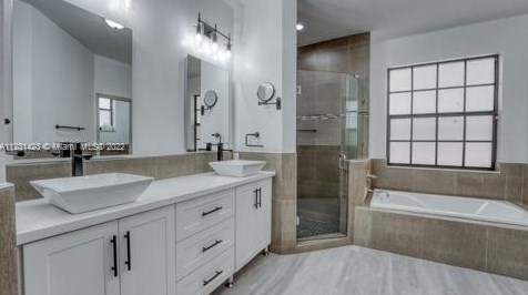 10939 Nashville Dr, Hollywood FL  33026-4905 exterior