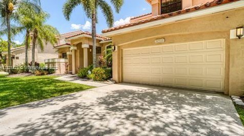 10939 Nashville Dr, Hollywood FL  33026-4905 exterior