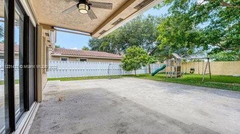 10939 Nashville Dr, Hollywood FL  33026-4905 exterior