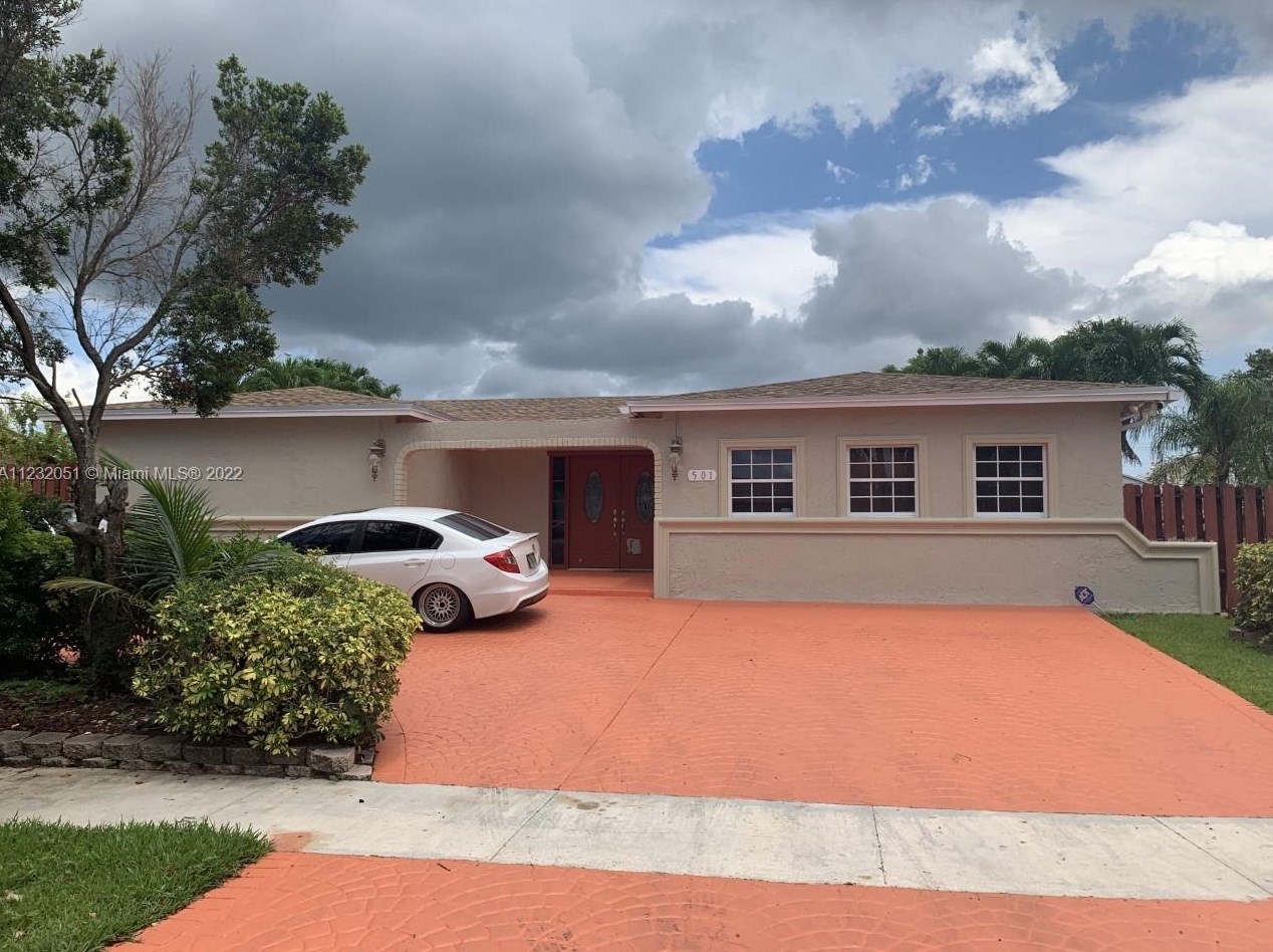 501 89th Ter, Hollywood FL  33024-6426 exterior