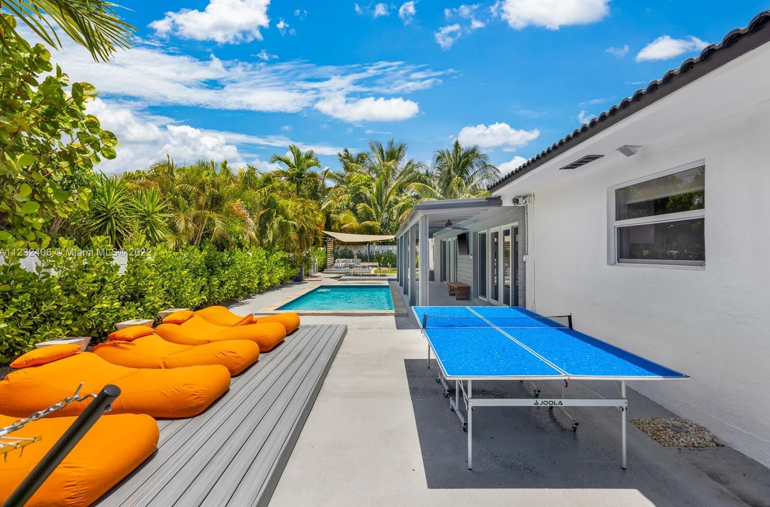 16520 35th Ave, Miami FL  33160-3817 exterior