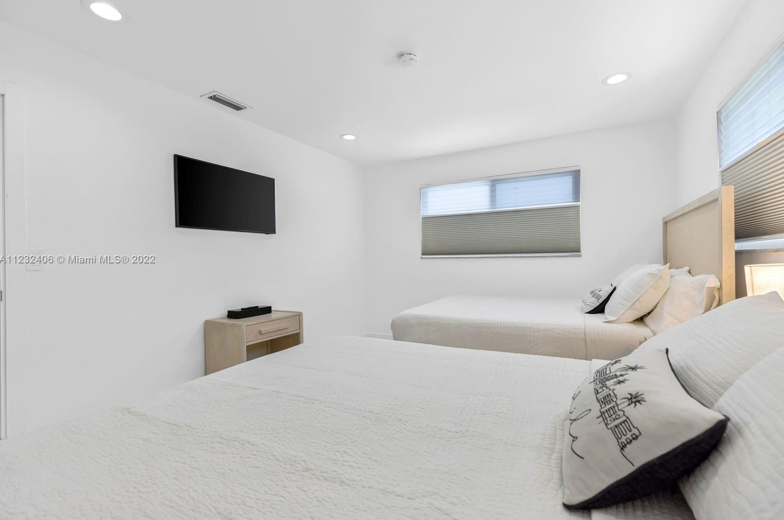 16520 35th Ave, Miami FL  33160-3817 exterior