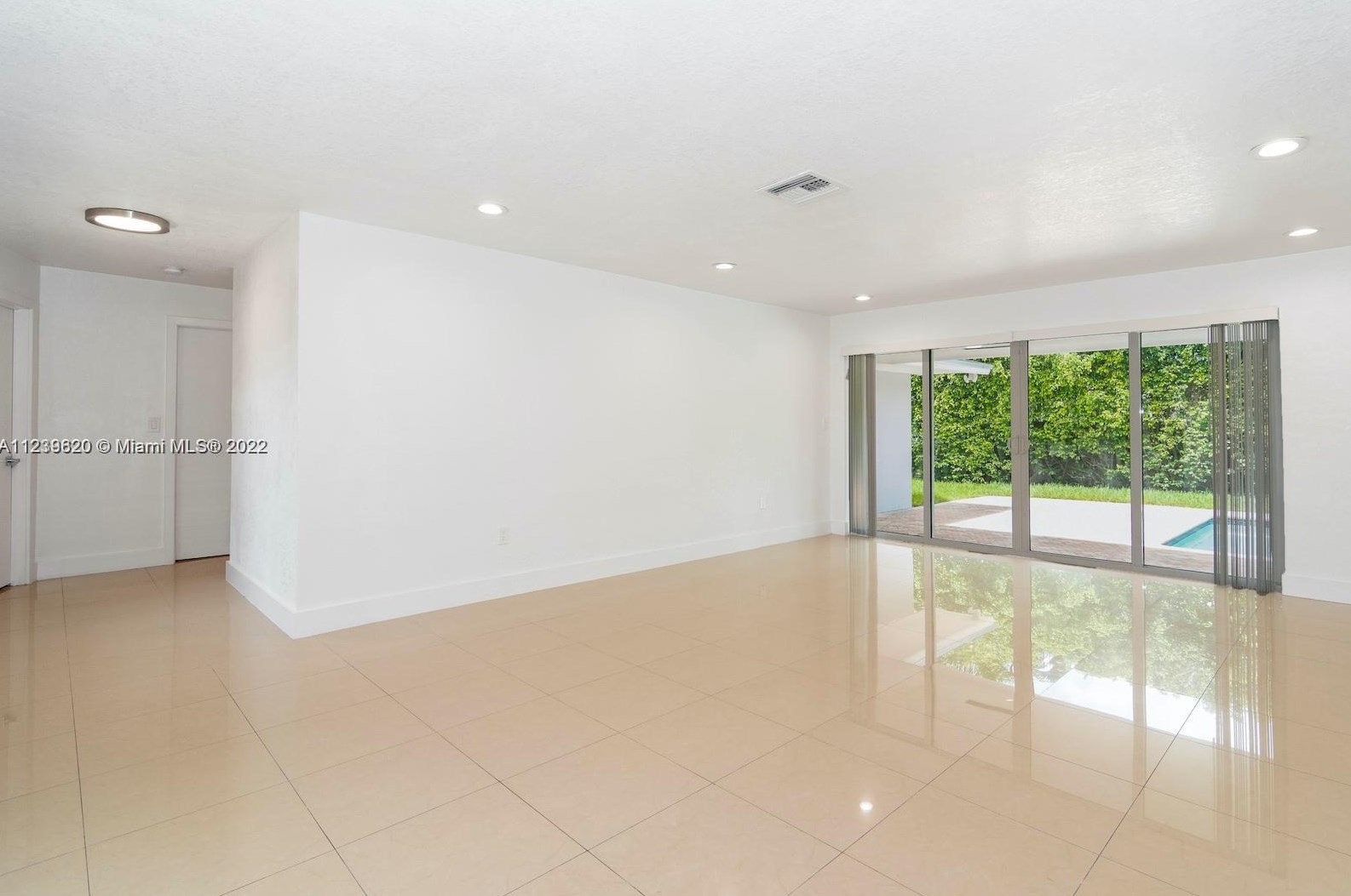 21310 19th Ave, Miami FL  33179-1552 exterior