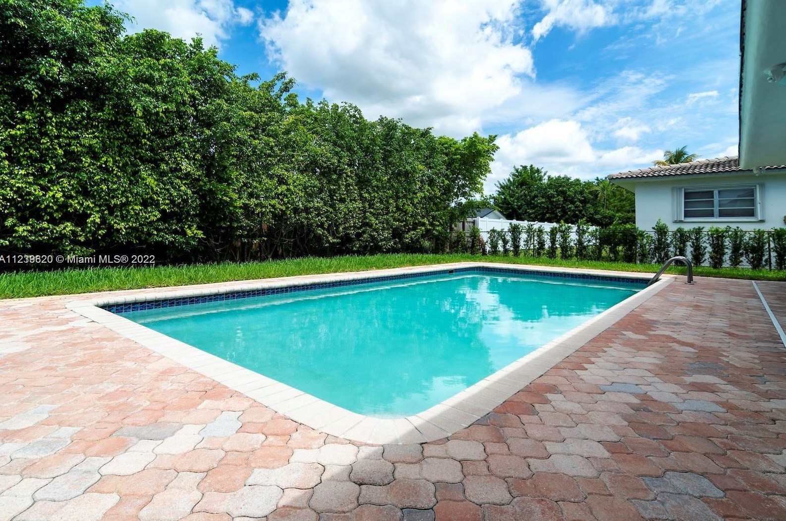 21310 19th Ave, Miami FL  33179-1552 exterior