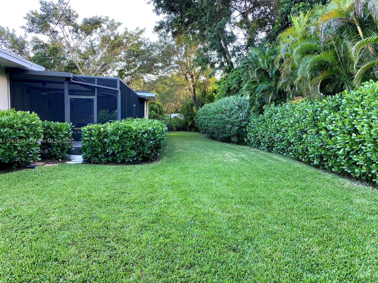 7010 68th Ct, Miami FL  33143-3124 exterior