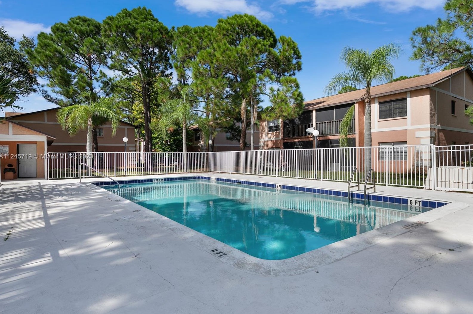 4927 Pinewood Dr, Melbourne FL  32905-2957 exterior