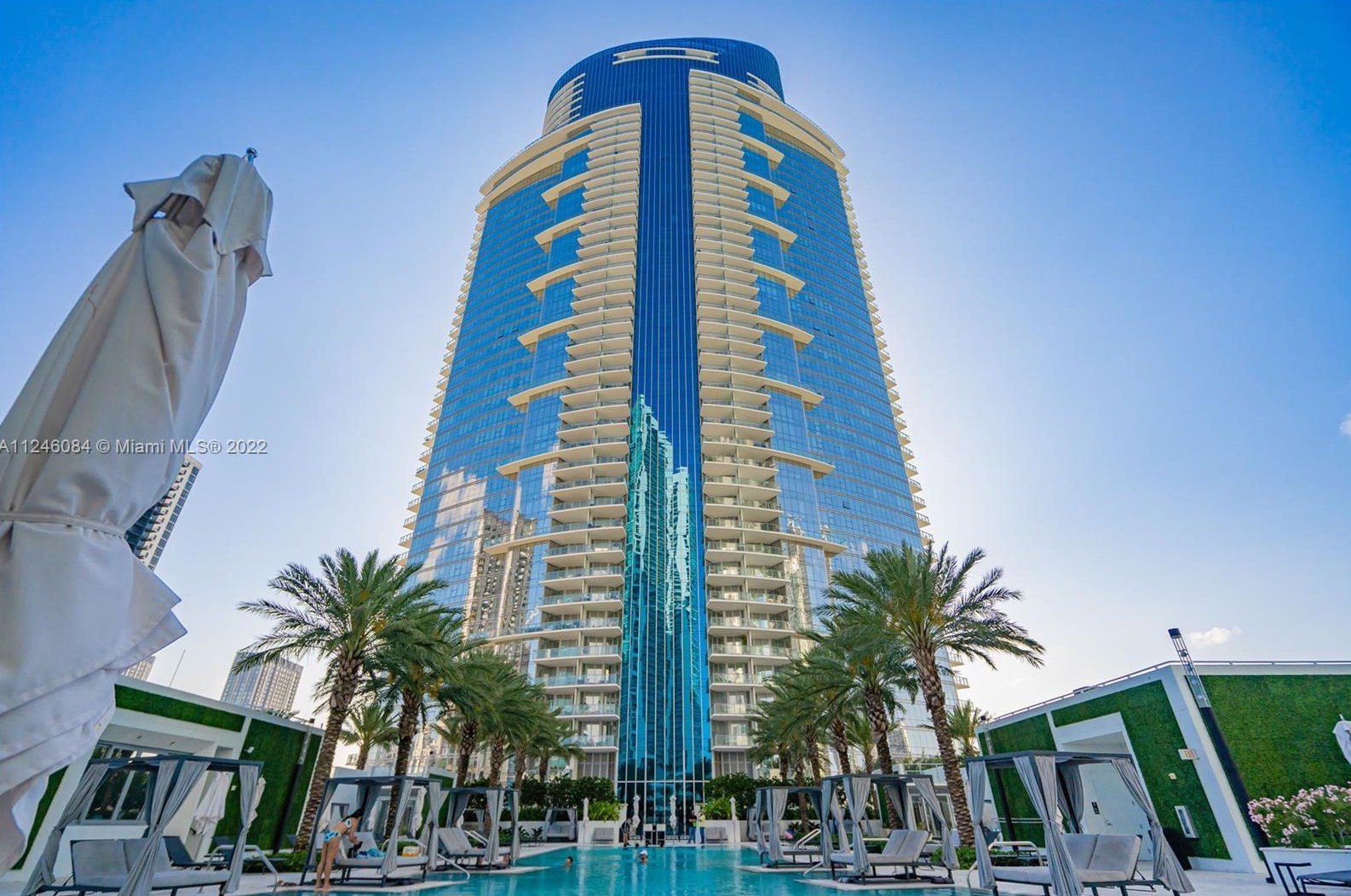 851 1st Ave, Miami FL  33132 exterior