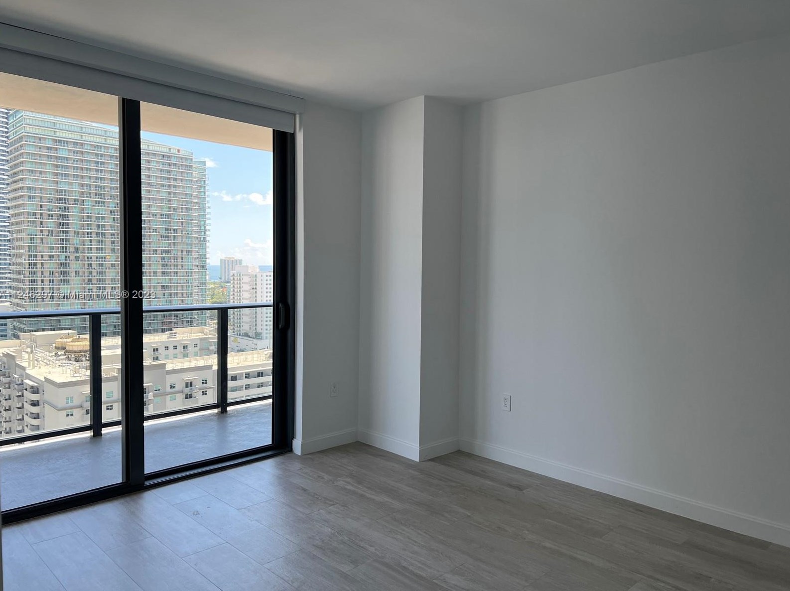 45 9th St, Miami FL 33132-1714 exterior