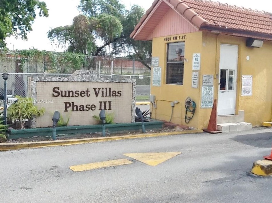 4707 7th St, Miami FL 33126-2201 exterior