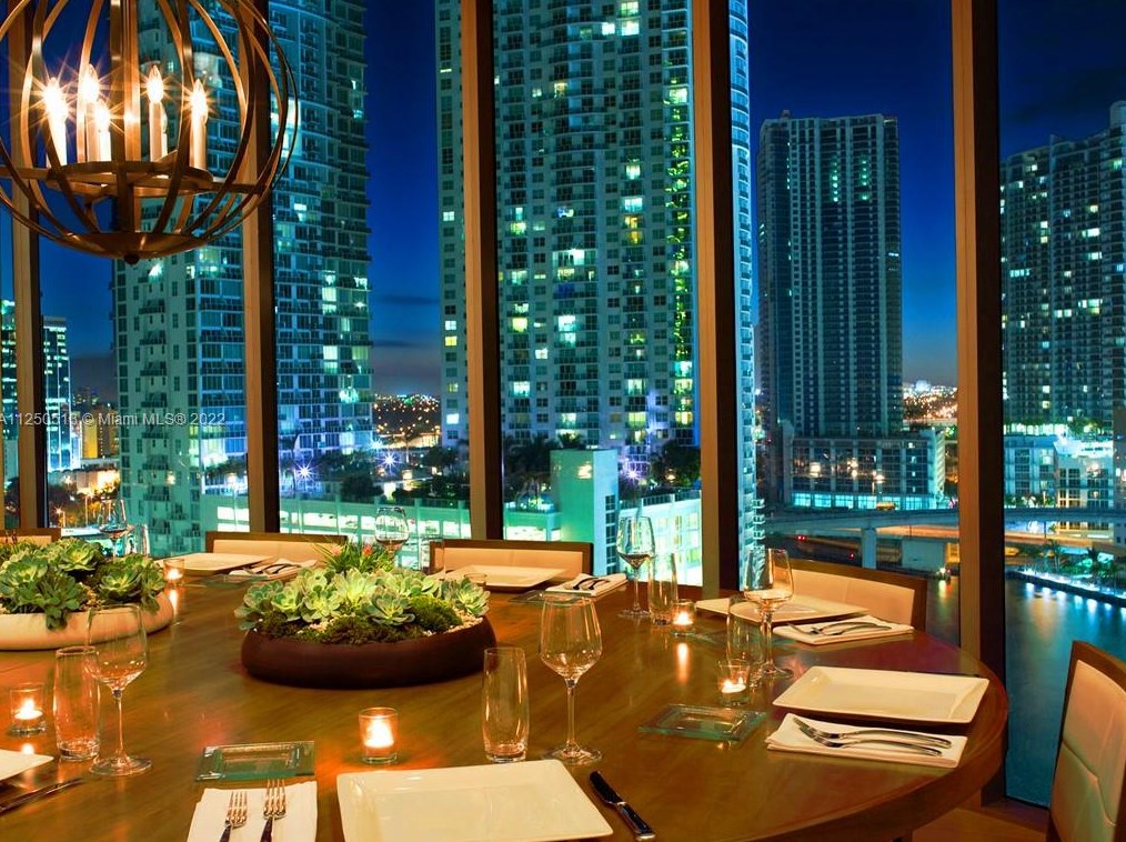 200 Biscayne Boulevard Way, Miami FL 33131-2154 exterior