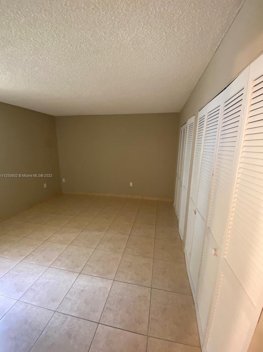 9441 4th St, Miami FL 33174-2070 exterior