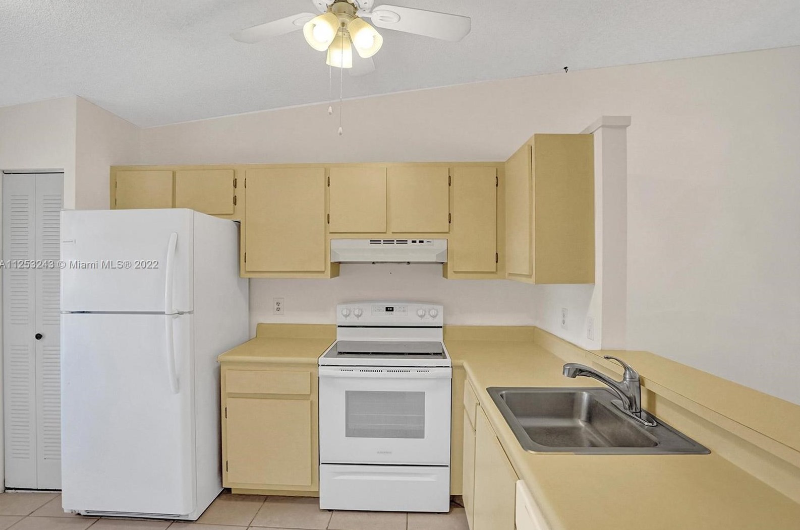 18801 Candlewick Dr, Boca Raton FL  33496-5008 exterior