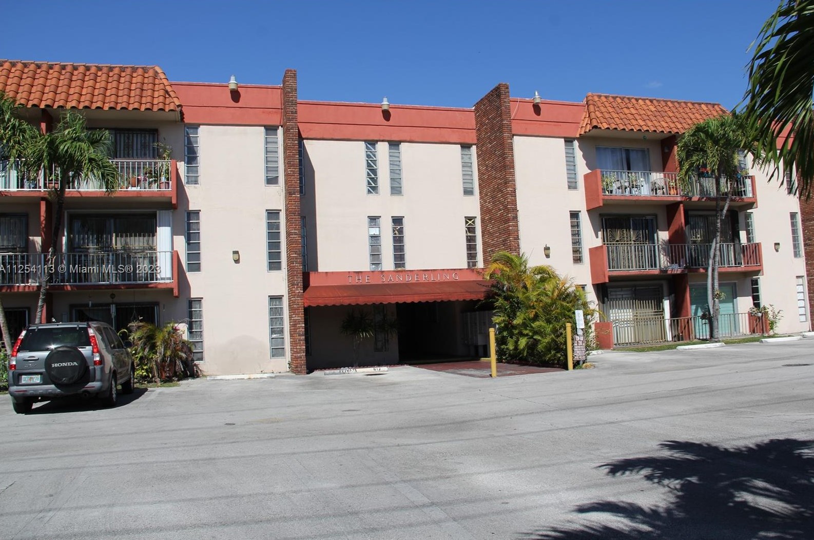 2385 11th St, Miami FL  33125-3253 exterior