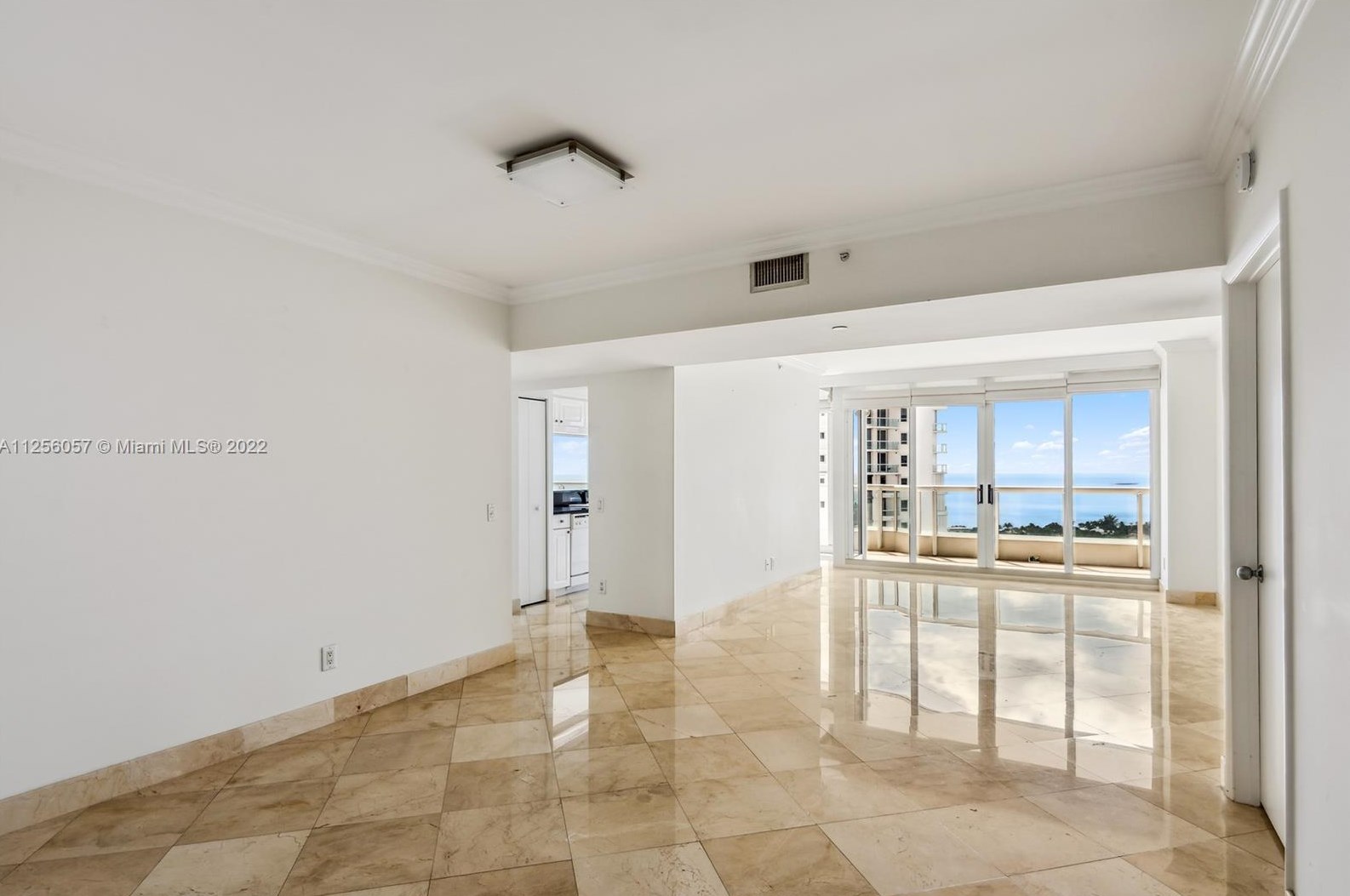 21055 Yacht Club Dr, Miami FL exterior