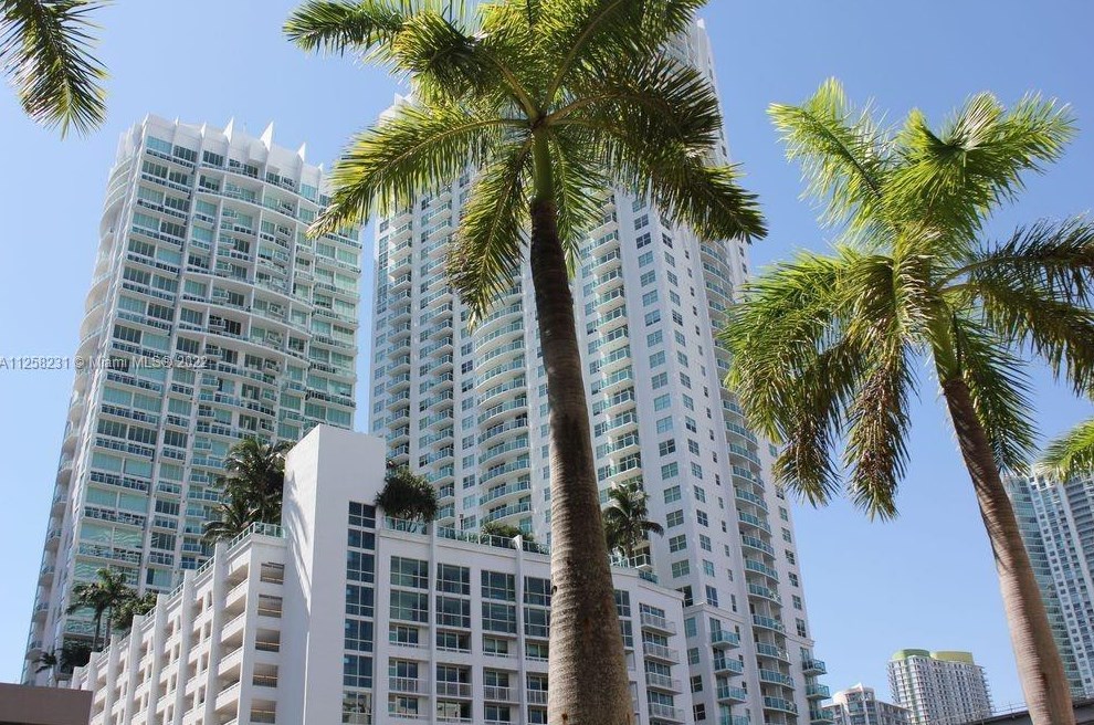 31 5th St, Miami FL 33131-2505 exterior