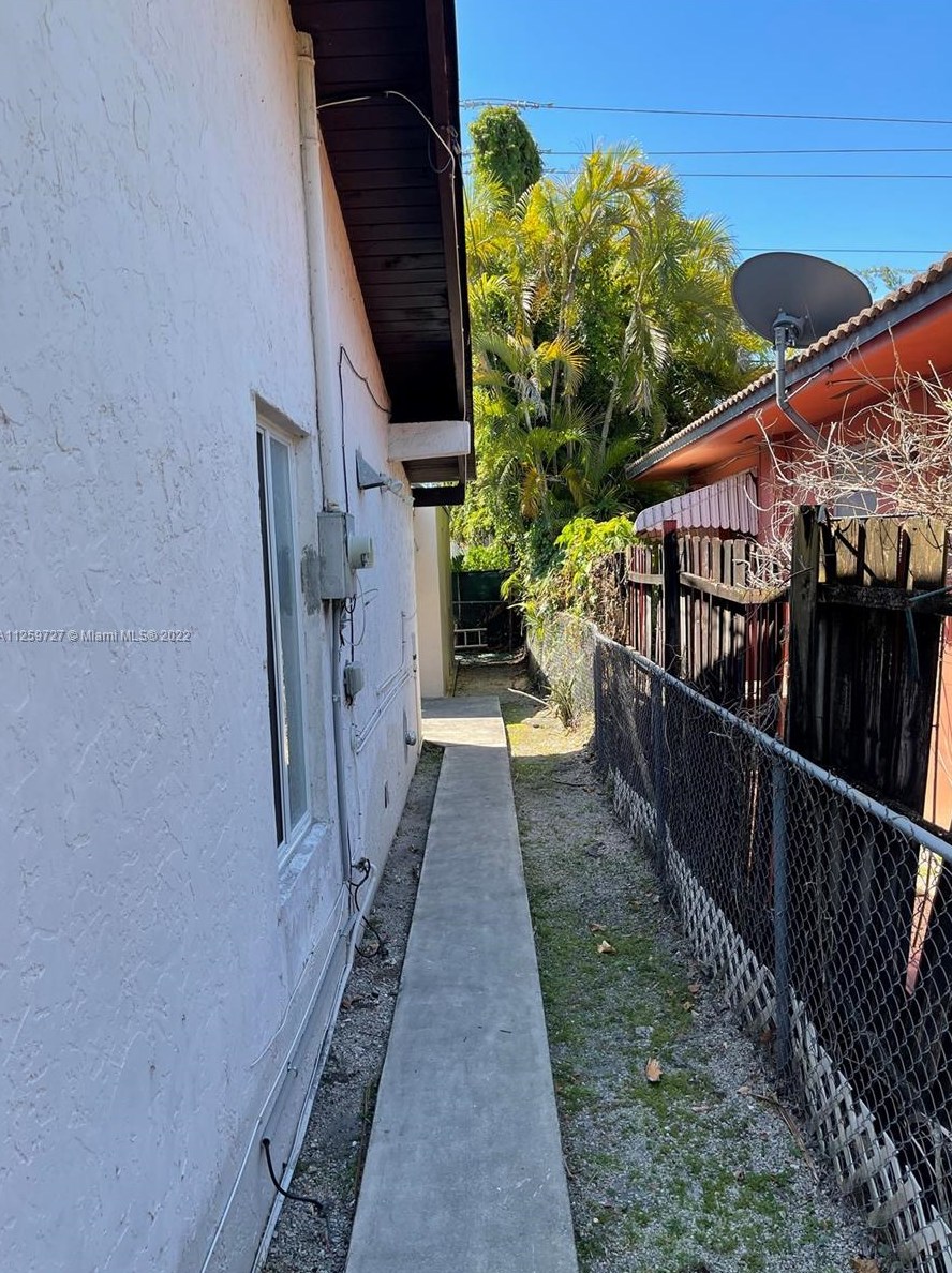 4278 9th Ter, Miami FL 33134-2626 exterior