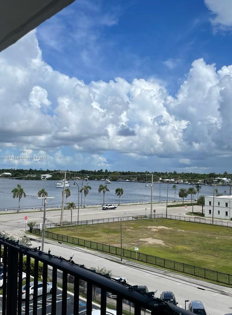 1201 Ocean Dr, Hollywood FL  33019-2121 exterior