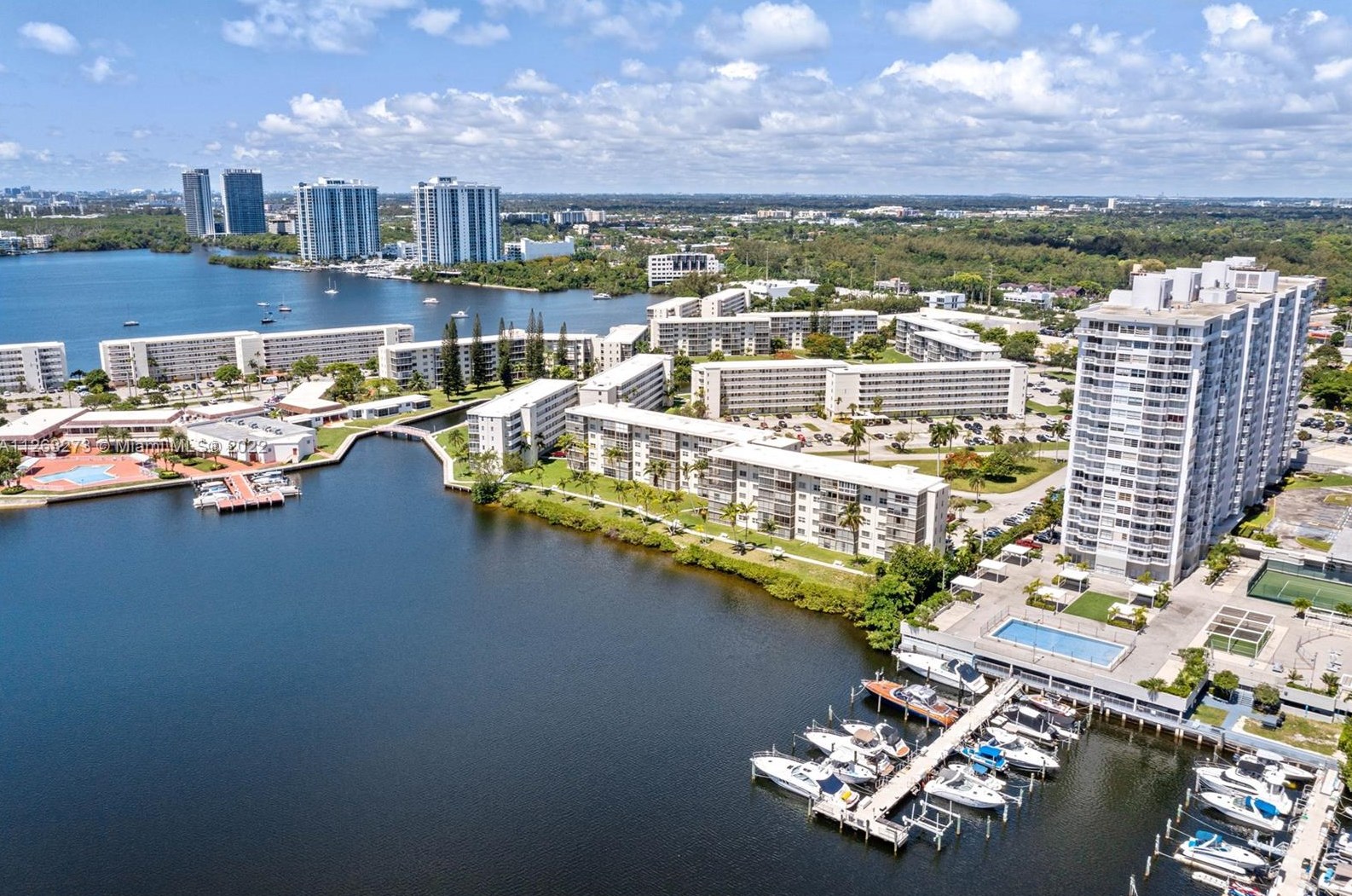 18061 Biscayne Blvd, Miami FL 33160-2594 exterior