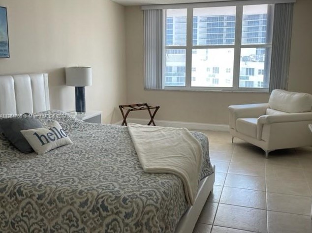 2751 Ocean Dr, Hollywood FL  33019-2721 exterior