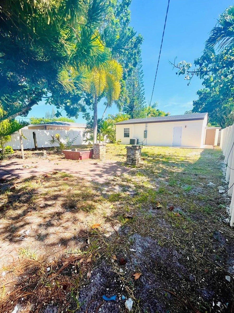 1655 175th St, Miami FL  33162-1442 exterior