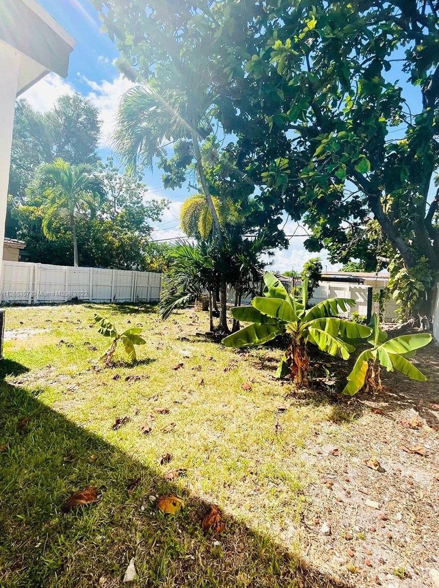 1655 175th St, Miami FL  33162-1442 exterior