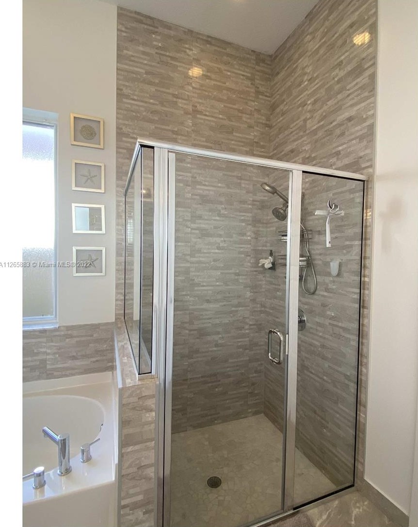 15012 177th Ter, Miami FL  33187-7704 exterior