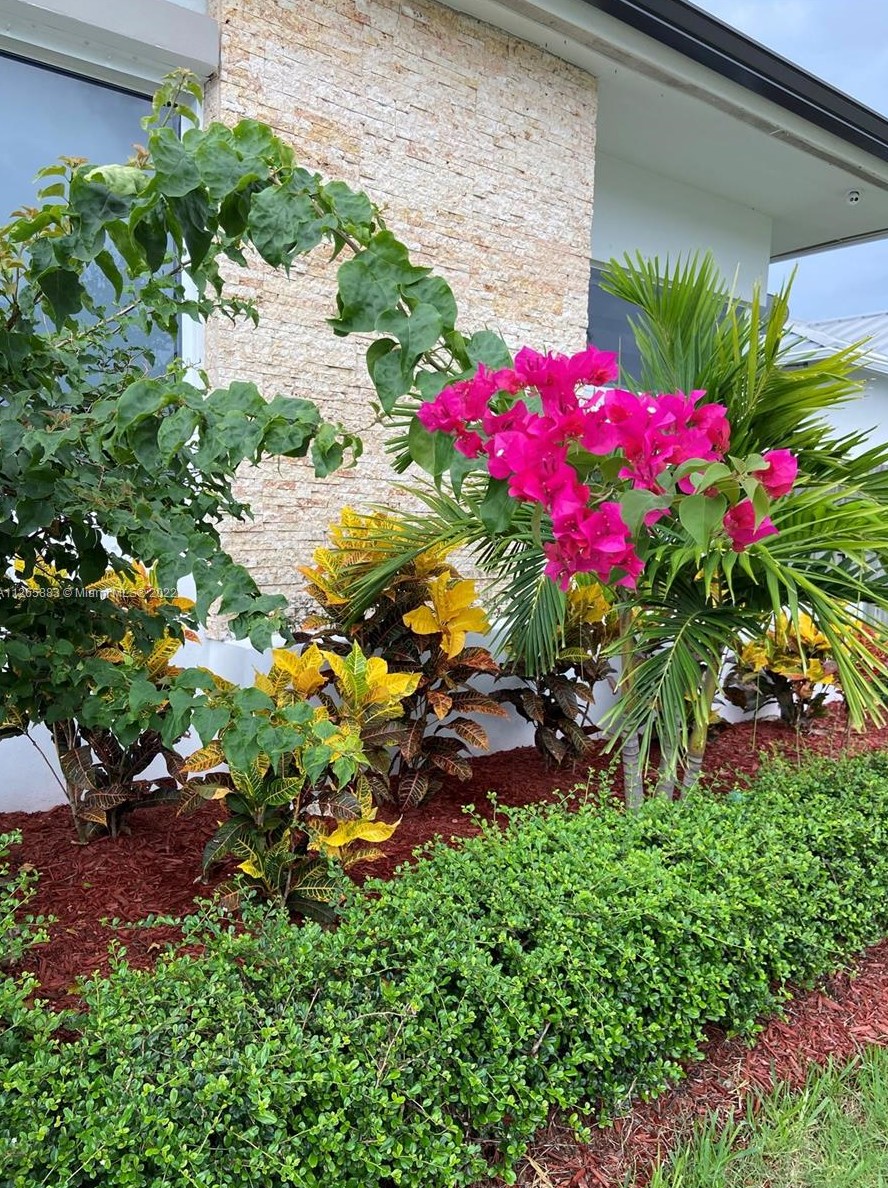 15012 177th Ter, Miami FL  33187-7704 exterior