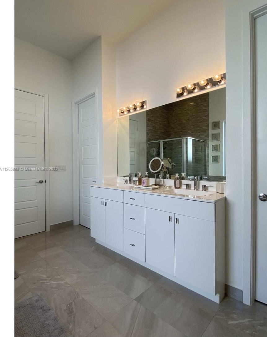 15012 177th Ter, Miami FL  33187-7704 exterior