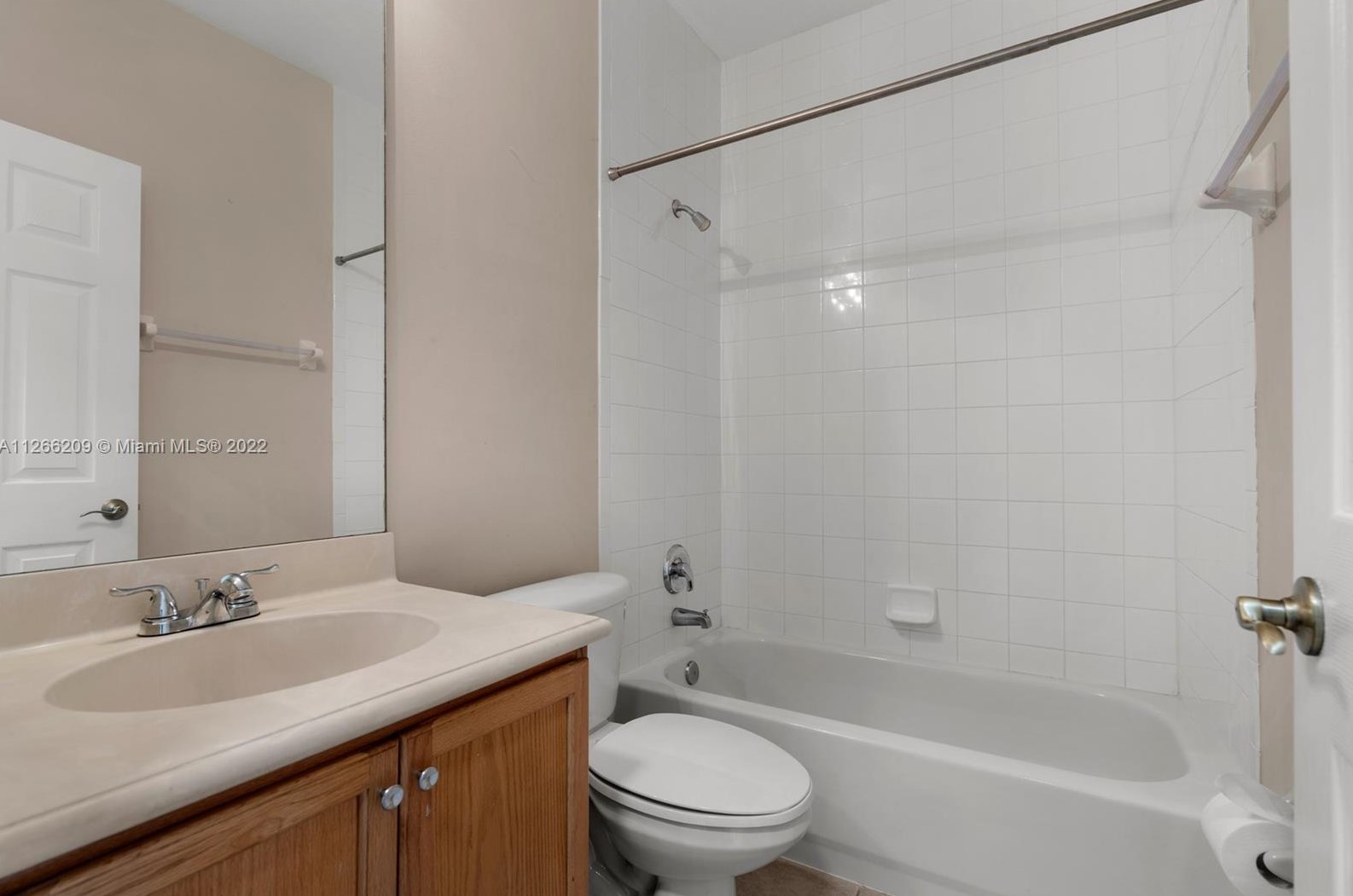 121 Harbors Way, Boynton Beach FL  33435-2400 exterior