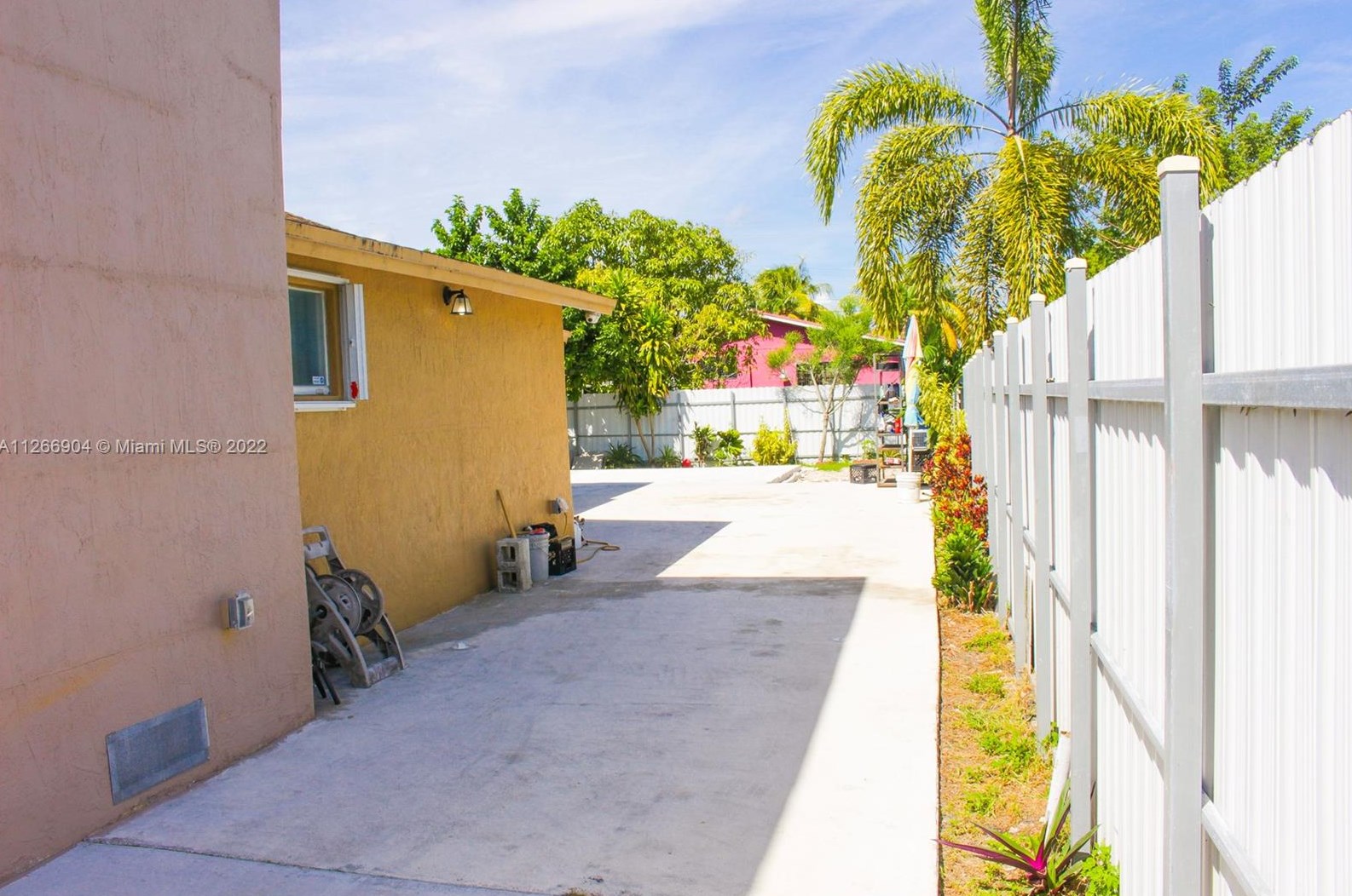 2141 49 St, Miami FL 33142-4069 exterior